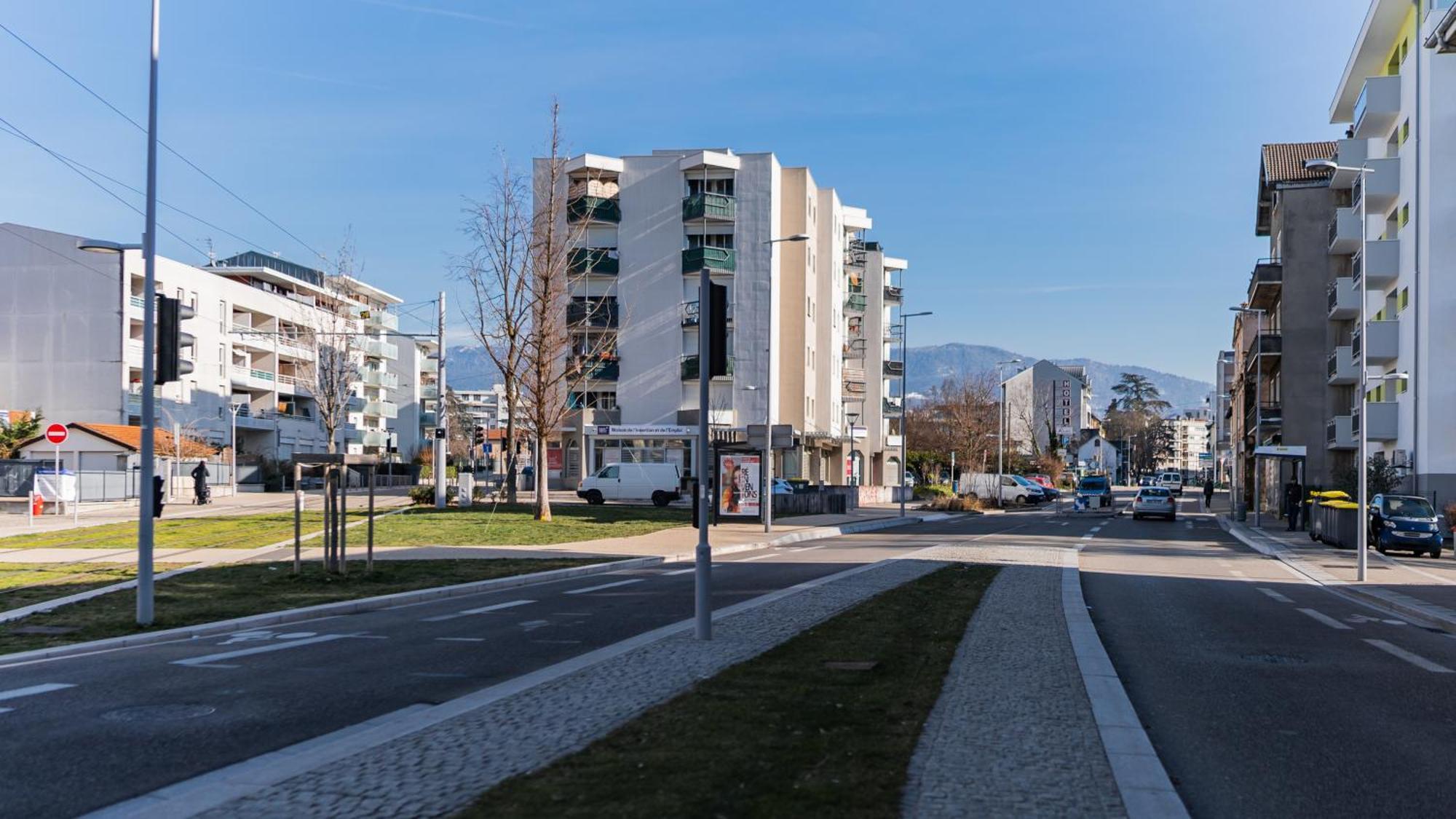 Lac-Montagne-Leman-Geneva, Garage, Tram Annemasse Exterior photo